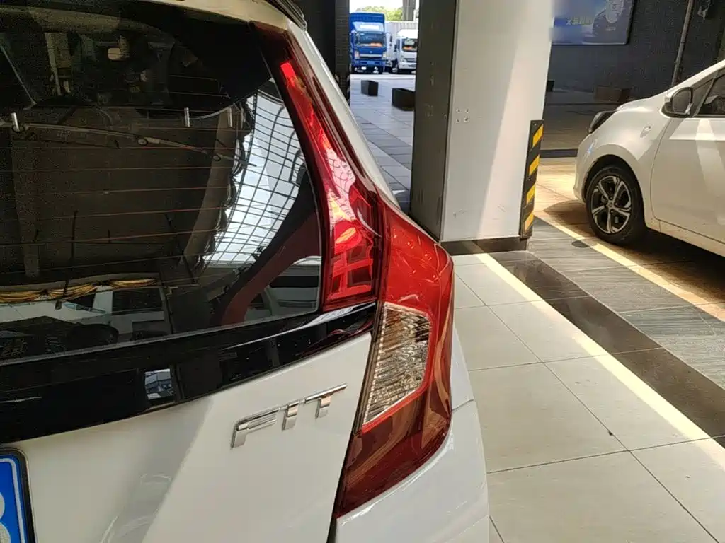 Honda Fit — миниатюра 8
