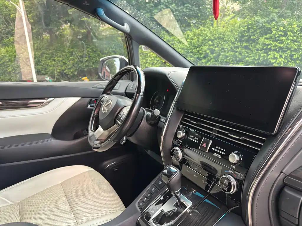 Lexus LM — миниатюра 9