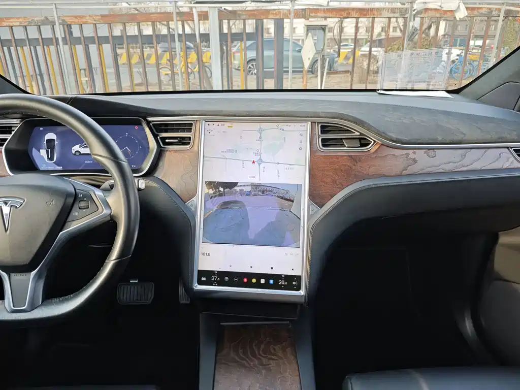 TESLA MODEL X