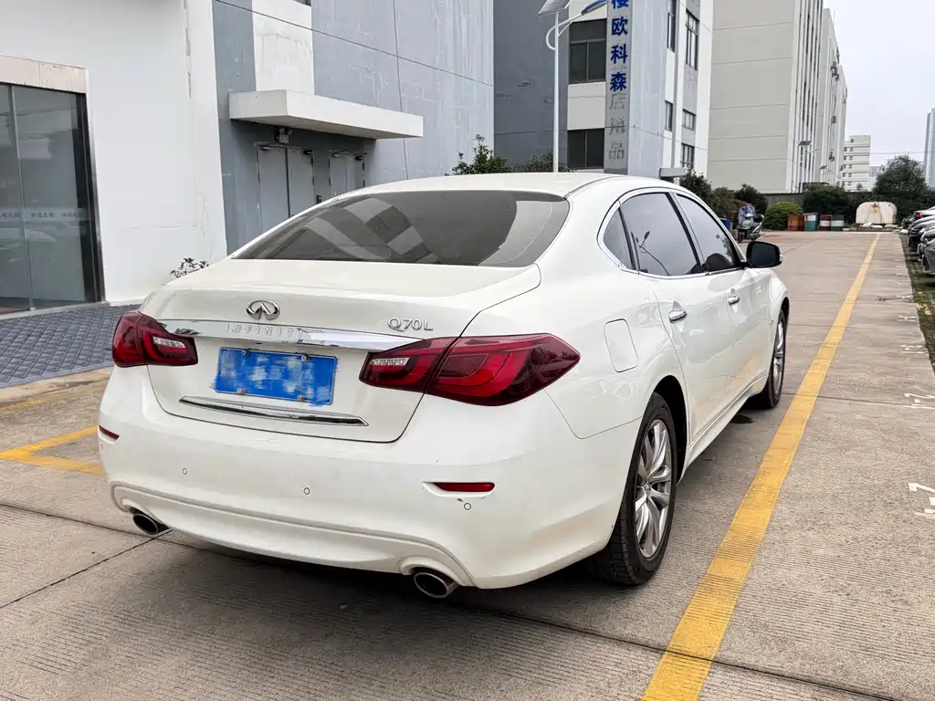 Infiniti Q70 — миниатюра 7