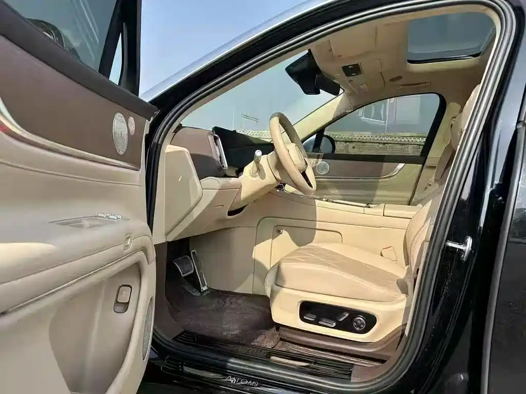 AITO ASK THE WORLD M9