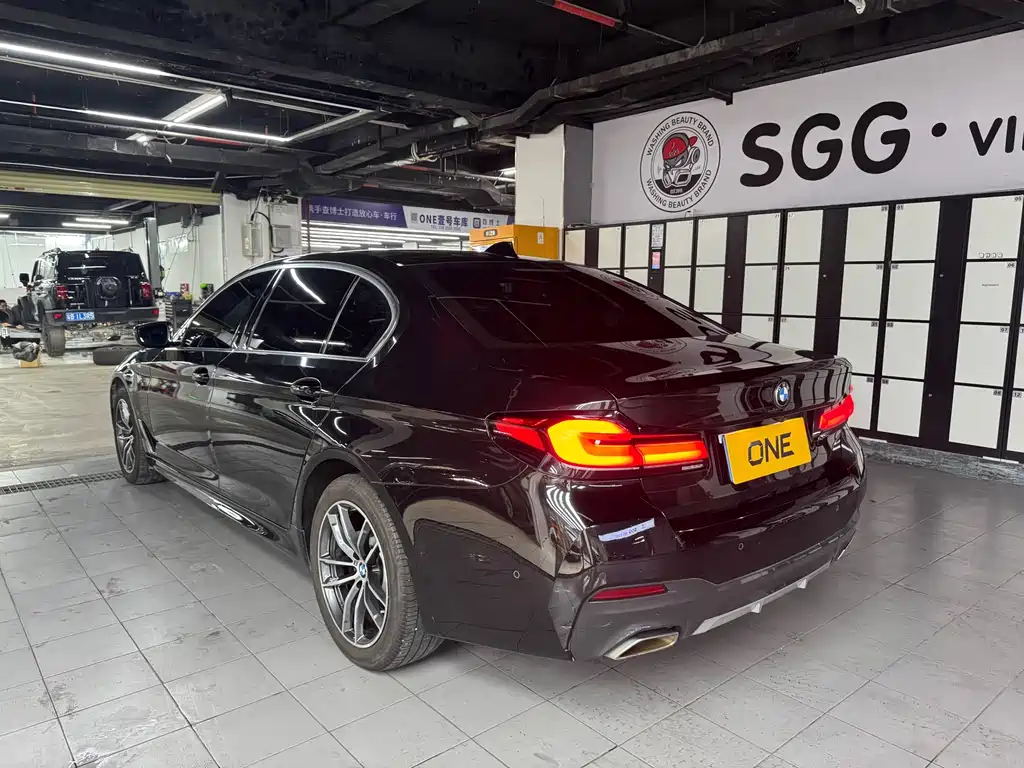 BMW 5 Series — миниатюра 9