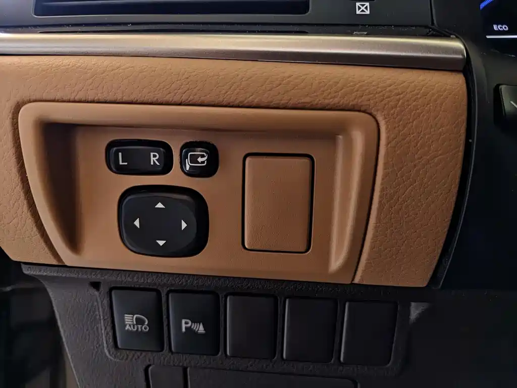 Lexus ES — миниатюра 14