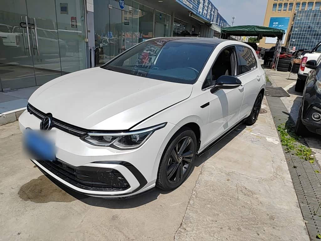Volkswagen Golf 1.4 л 2023 г. Белый, пробег 19100 км