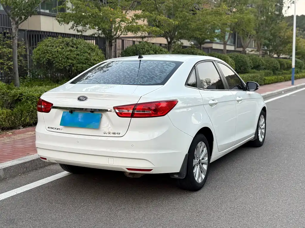 Ford Escort — миниатюра 6