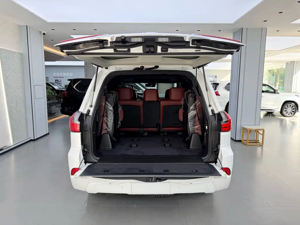 Lexus LX — миниатюра 9