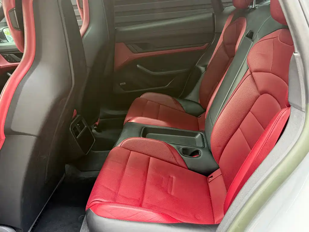 Porsche Taycan — миниатюра 10