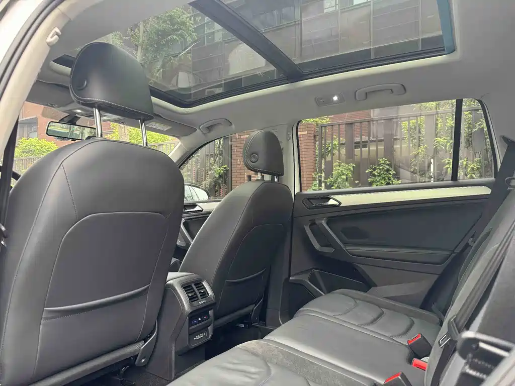 Volkswagen Tiguan L L 2020 330TSI AT Comfort VI
