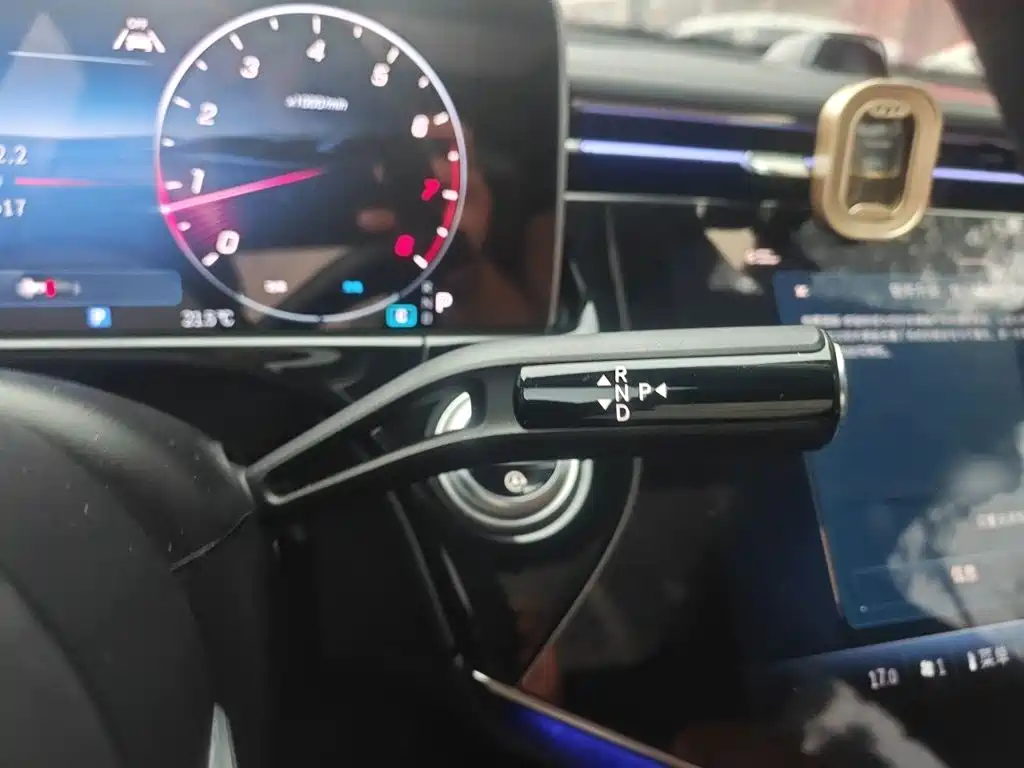 Mercedes-Benz E-Class — миниатюра 7