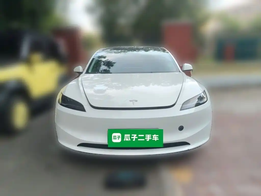 Tesla Model 3 — миниатюра 2