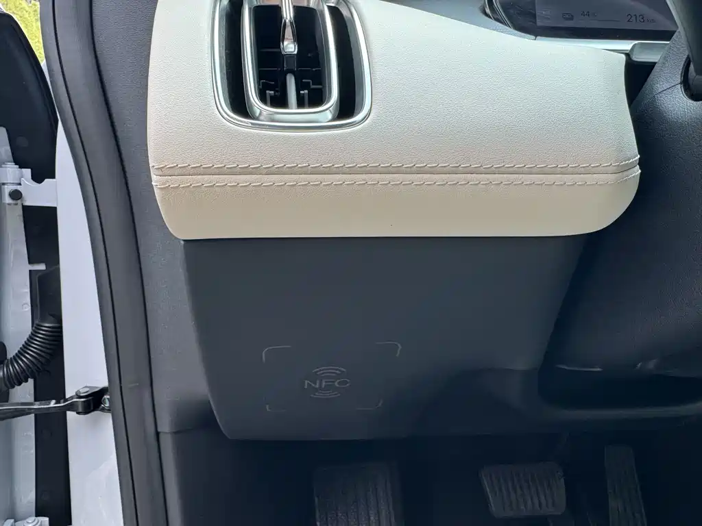 BYD L EV — миниатюра 15