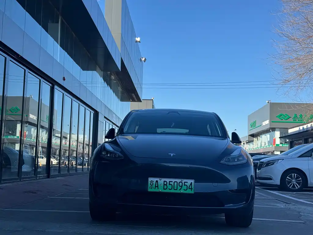 TESLA MODEL Y