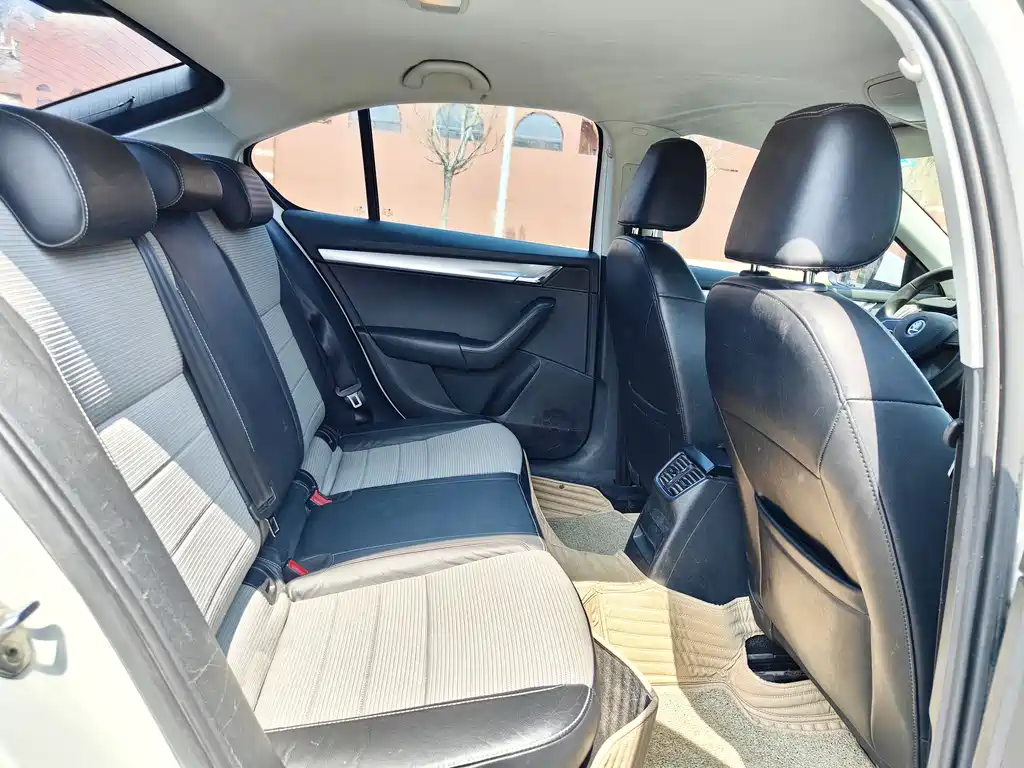 Skoda Octavia 2016 1.6L MT