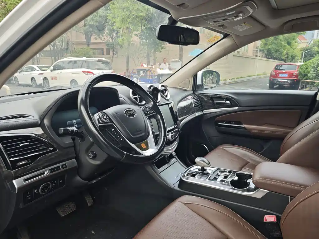 BYD Tang New Energy — миниатюра 9