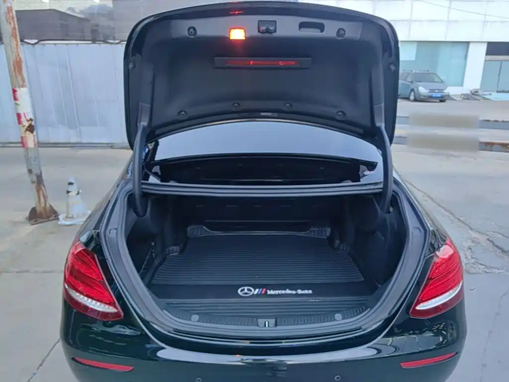 Mercedes-Benz E-Class — миниатюра 19
