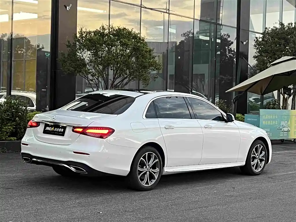 Mercedes-Benz E-Class — миниатюра 10
