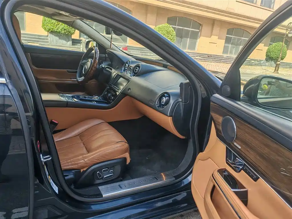 Jaguar XJ — миниатюра 13