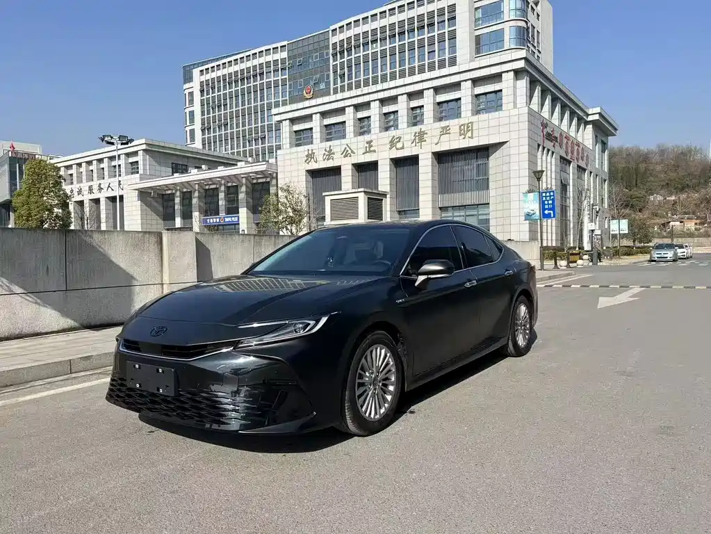 Toyota Camry - фото 2