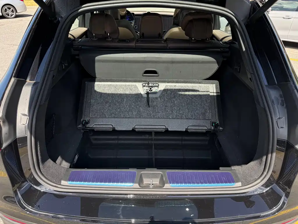 Mercedes-Benz EQE SUV — миниатюра 12
