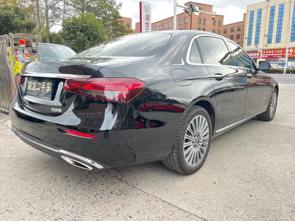 MERCEDES-BENZ E CLASS