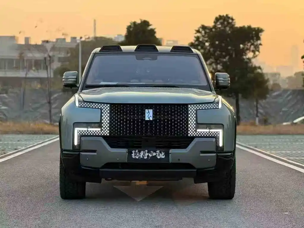 Yangwang Yangwang U8 — миниатюра 2