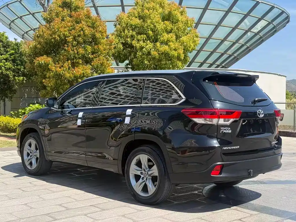 TOYOTA HIGHLANDER