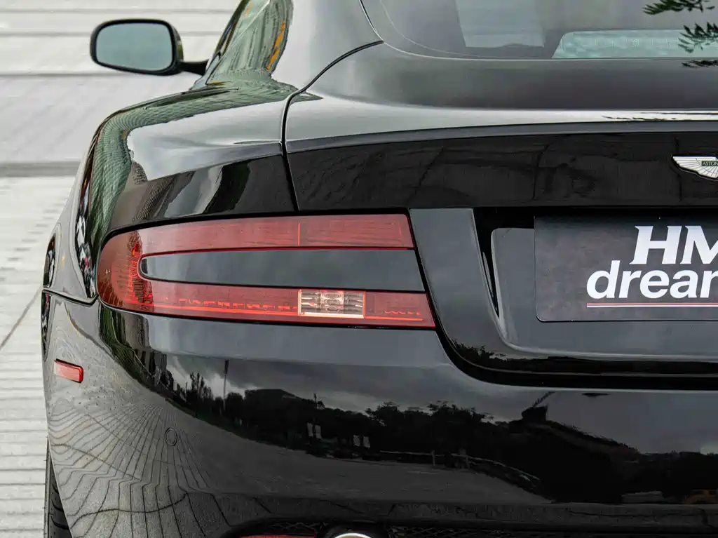 Aston Martin DB9 — миниатюра 9