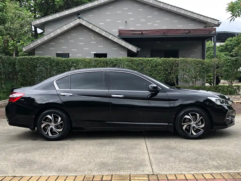 Honda Accord — миниатюра 5