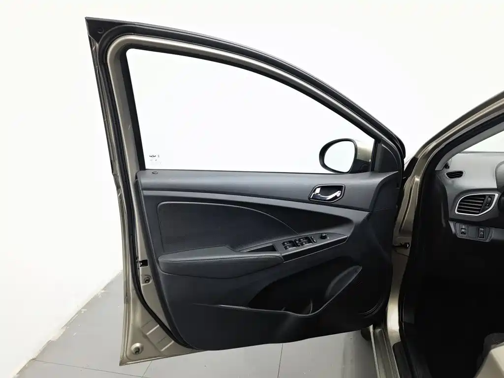 Chery Arrizo 3 — миниатюра 8