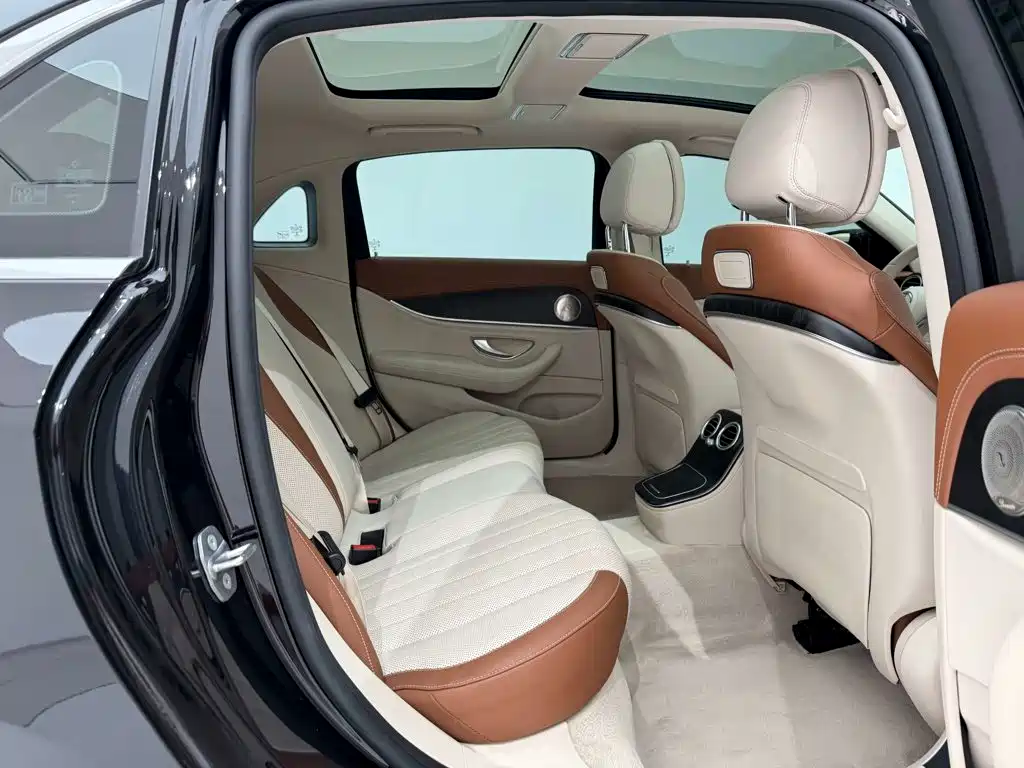 Mercedes-Benz E-Class — миниатюра 24