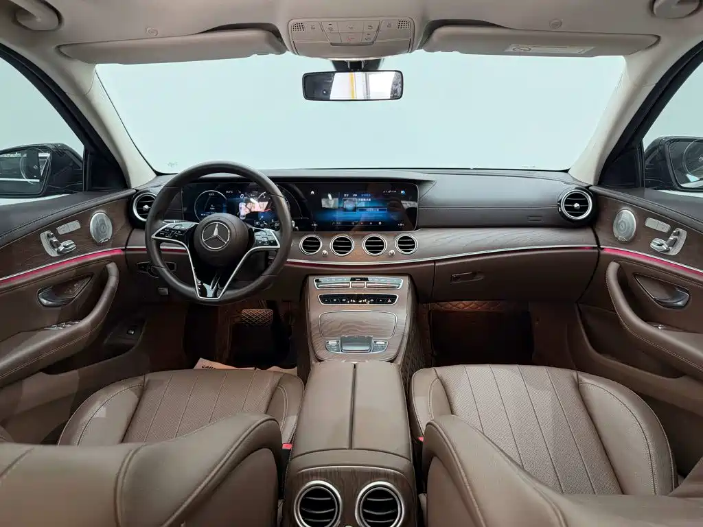 Mercedes-Benz E-Class — миниатюра 13