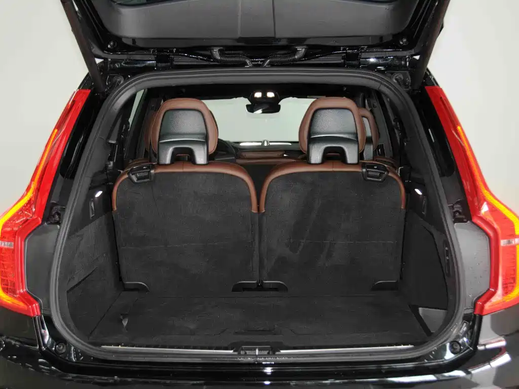 VOLVO XC90 PLUG IN HYBRID