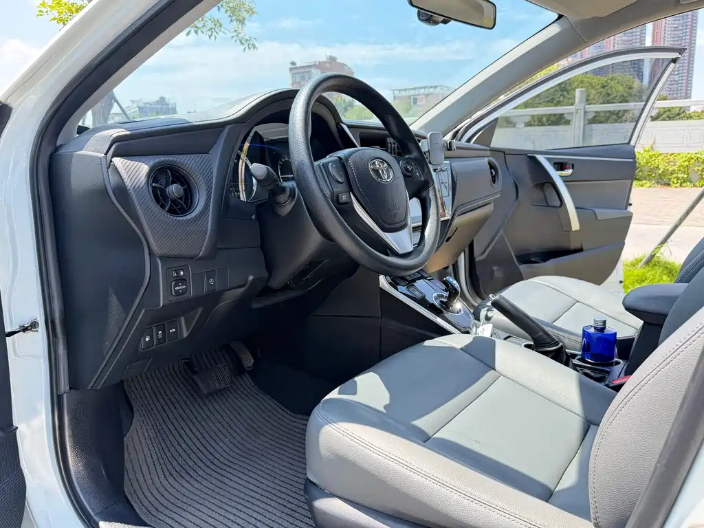 Toyota Levin Twin Engine E+ — миниатюра 5