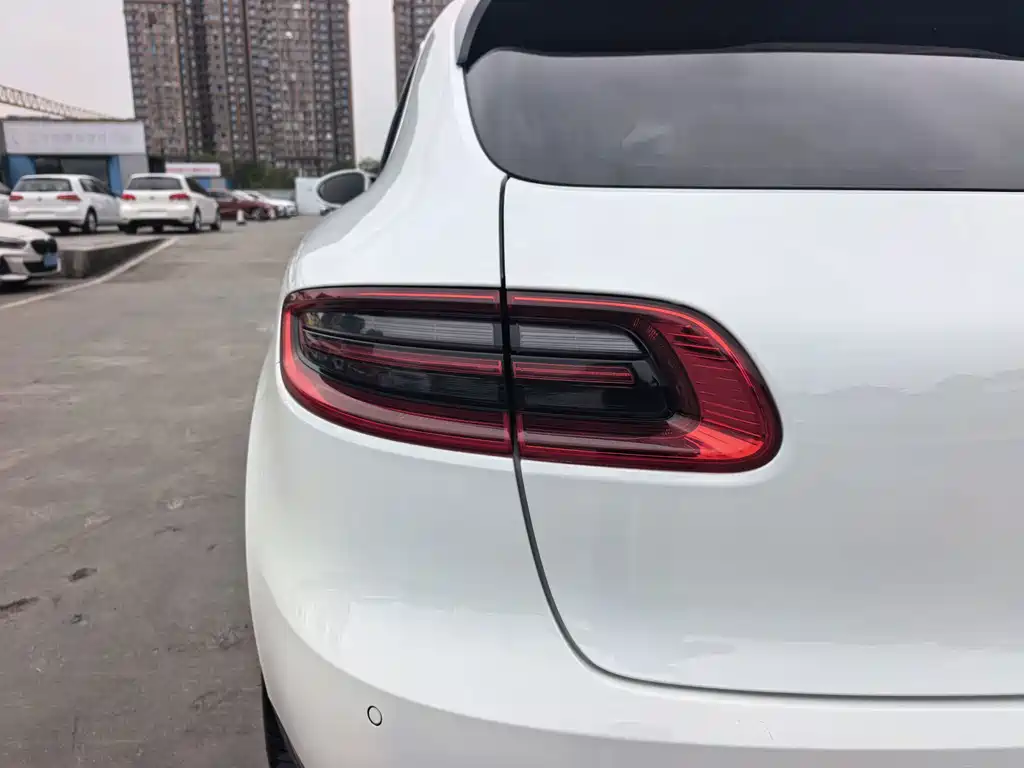 Porsche Macan — миниатюра 8
