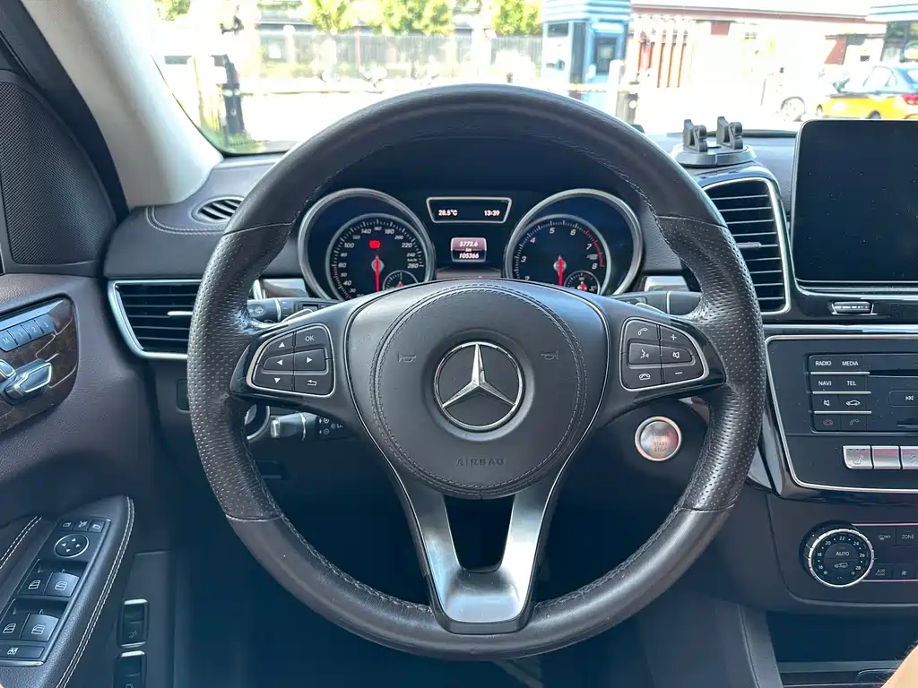 Mercedes-Benz GLS — миниатюра 10