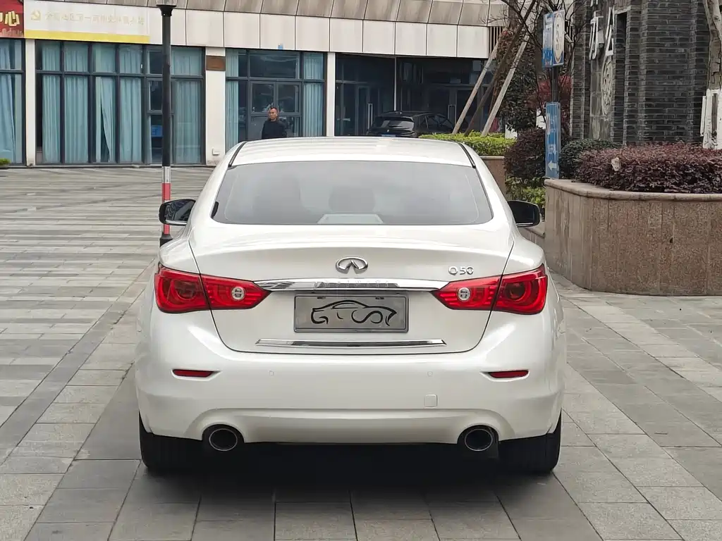 INFINITI Q50L