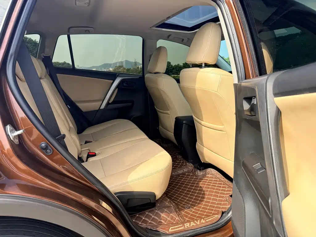 Toyota RAV4 — миниатюра 7