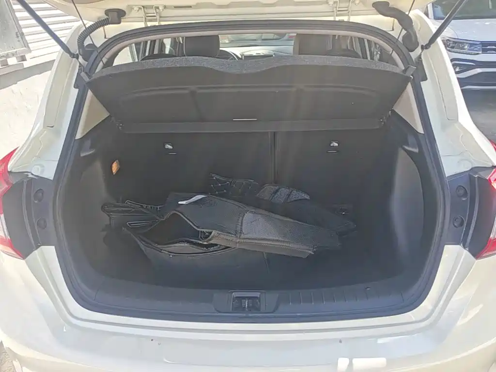 Nissan Tiida — миниатюра 19