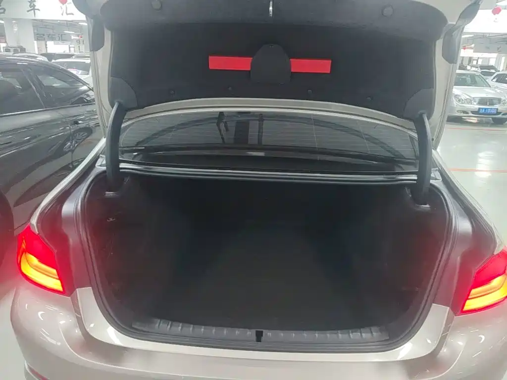 BMW 5 Series — миниатюра 19