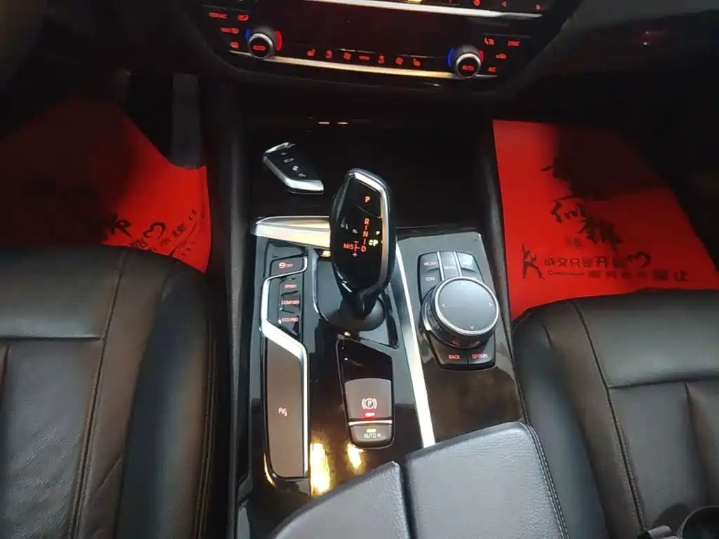 BMW 5 Series — миниатюра 14