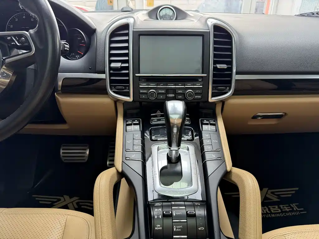 Porsche Cayenne — миниатюра 10