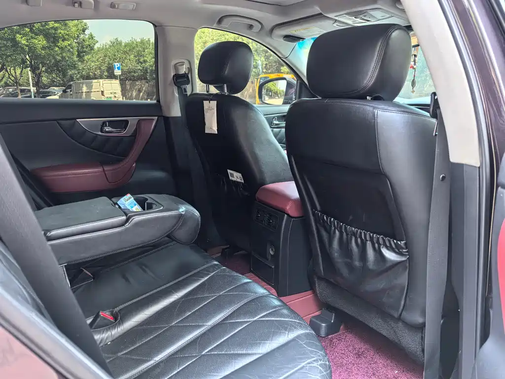 Infiniti FX — миниатюра 9