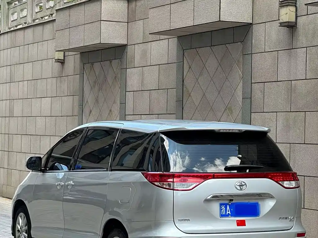 Toyota Previa — миниатюра 3