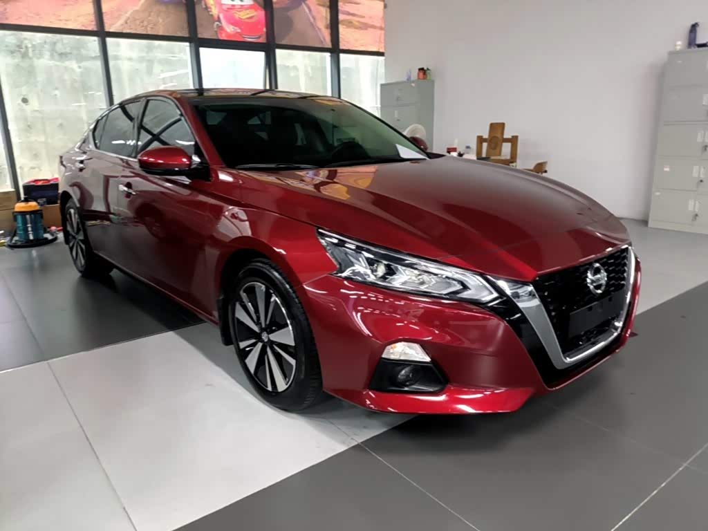 Nissan Teana 2.0 л 2022 г. красный/фиолетовый, пробег 26600 км