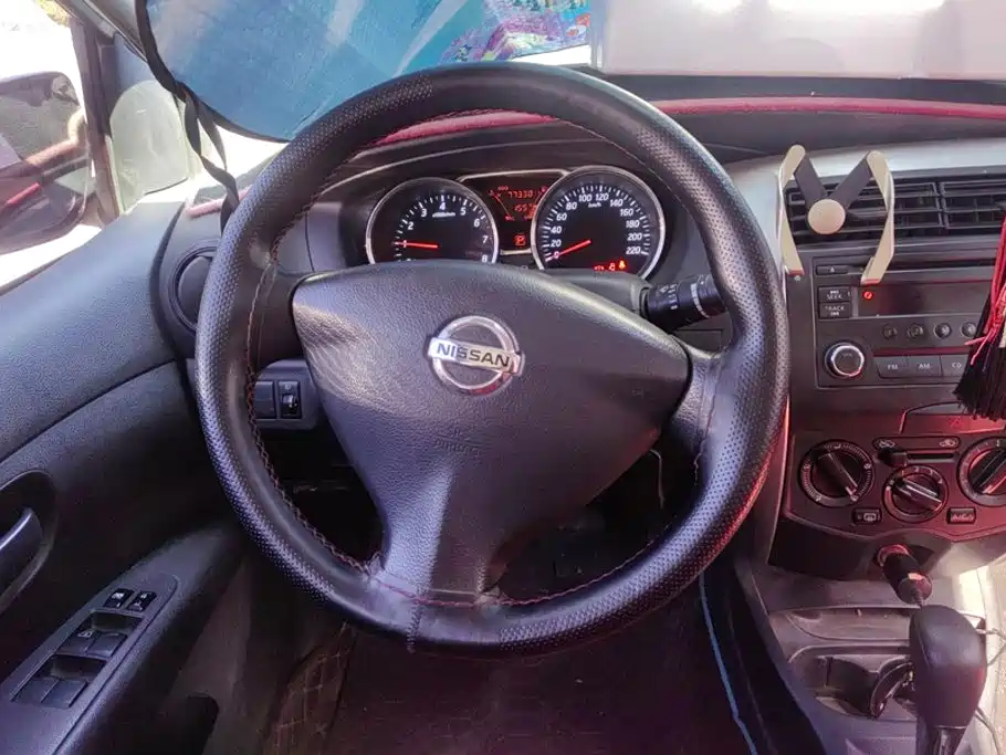 Nissan Livina — миниатюра 15