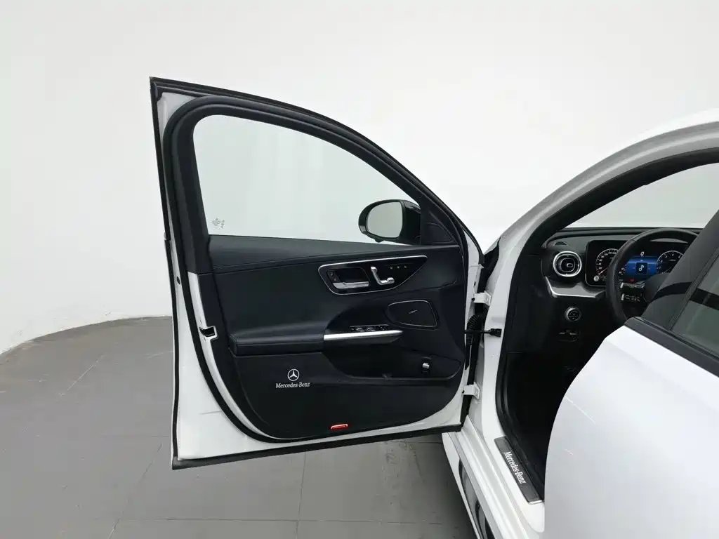 Mercedes-Benz C-Class — миниатюра 8