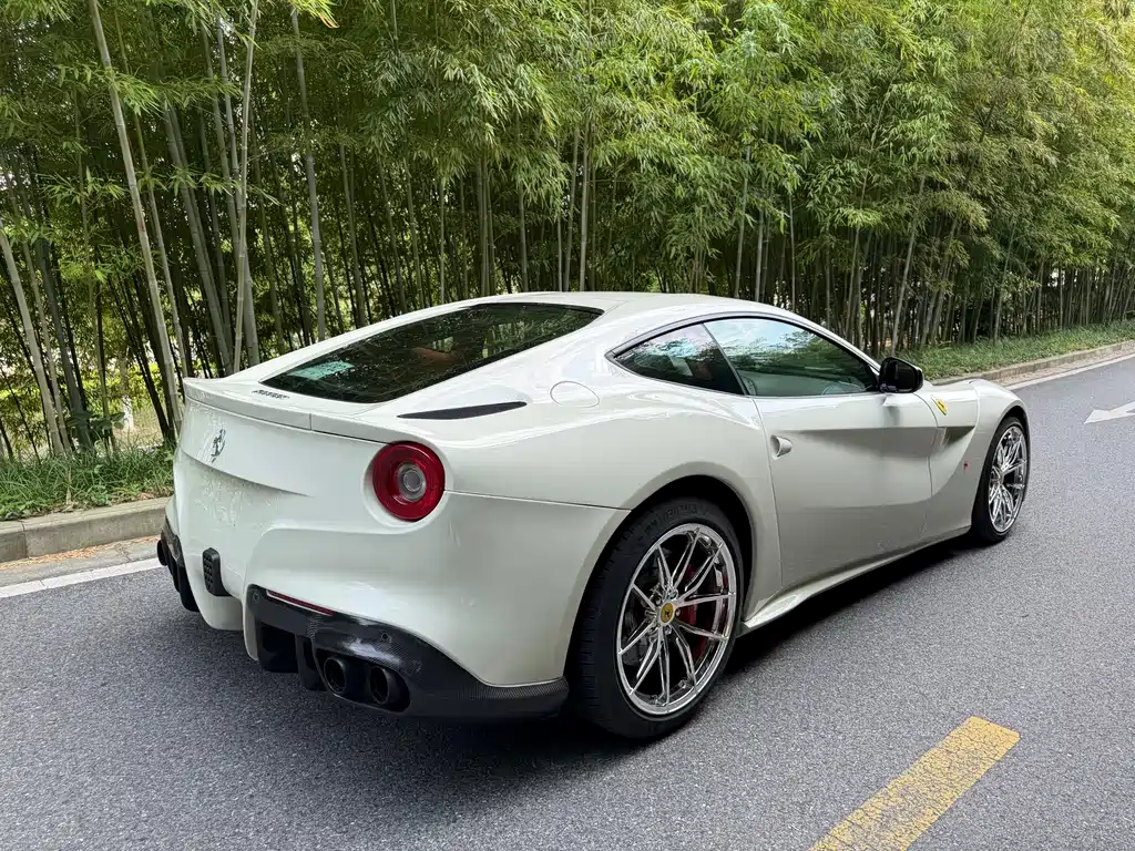 Ferrari F12berlinetta 2013 6.3L