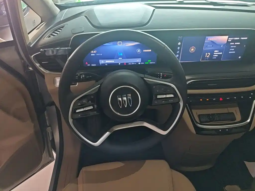 Buick GL8 Hybrid — миниатюра 11