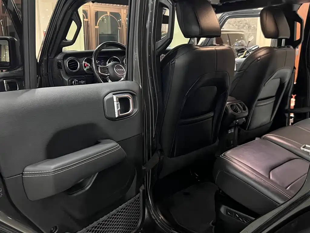 Jeep Wrangler PHEV — миниатюра 12