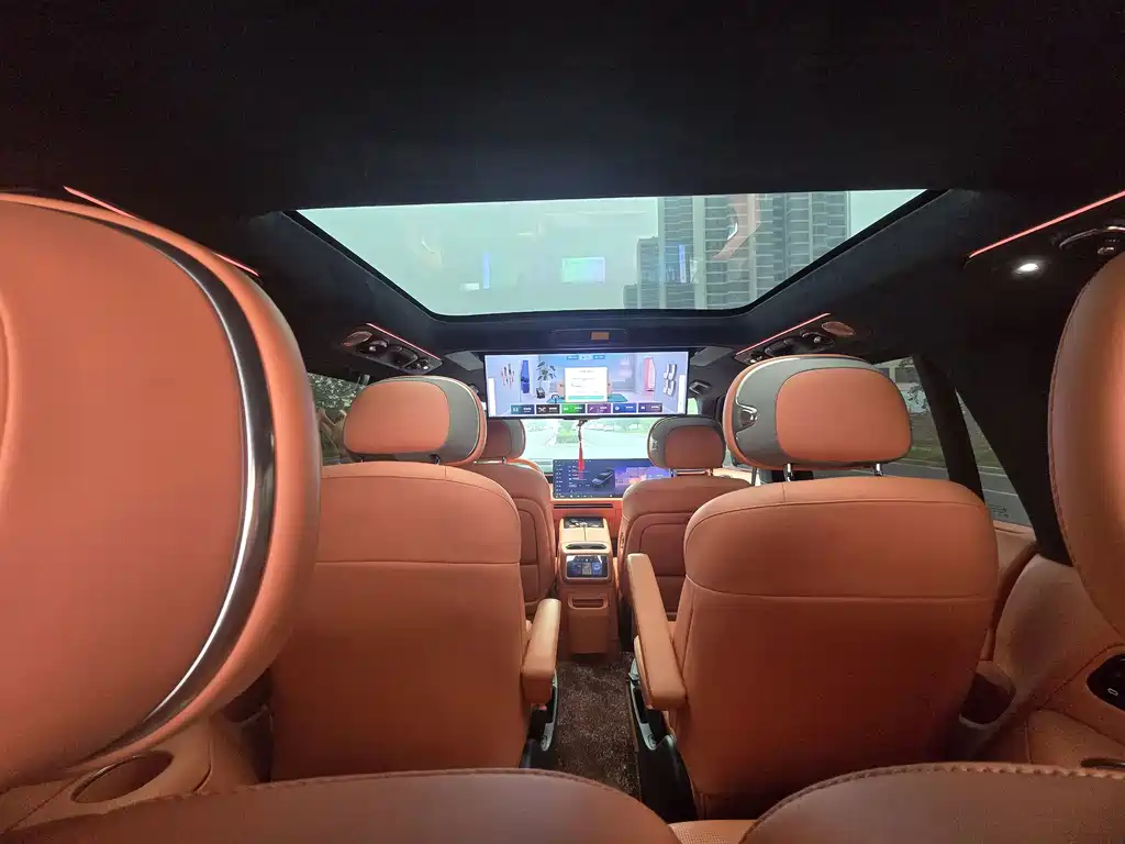 Lynk & Co 900 — миниатюра 5